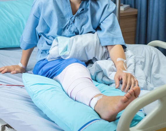 hire a lawyer to sue carnival cruise line after an injury